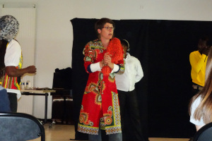 Aude joke un spectacle au collège 